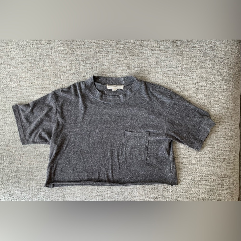 Project Social gray short sleeve cropped tee w/ chest pocket in grey size Small